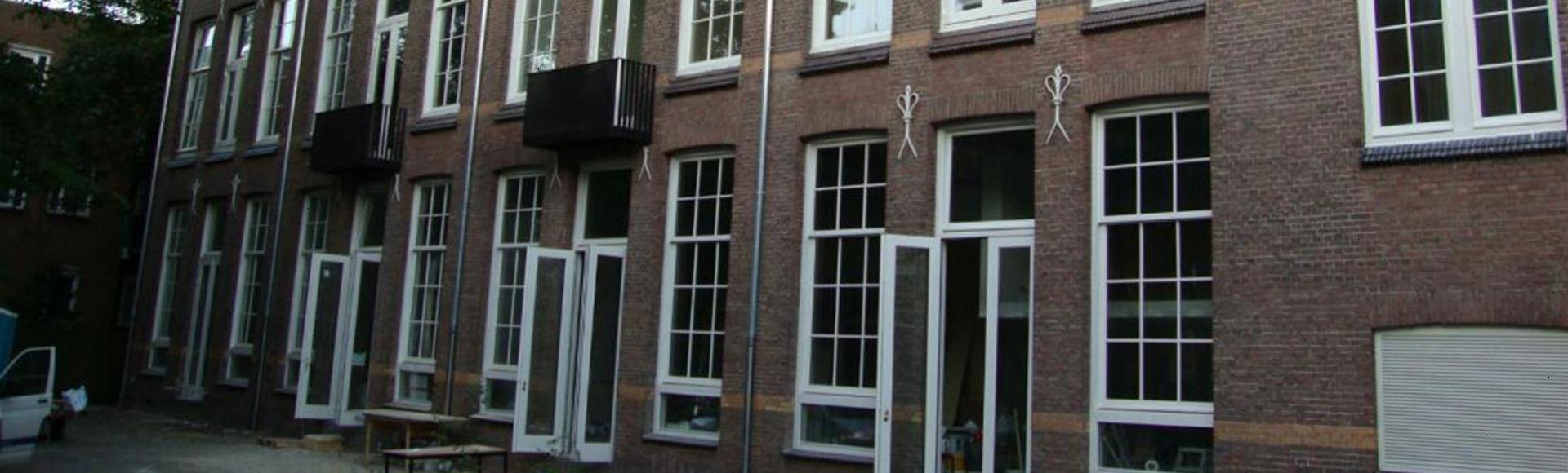 Rotterdam: Afbouw van 2 appartementen in voormalig schoolgebouw